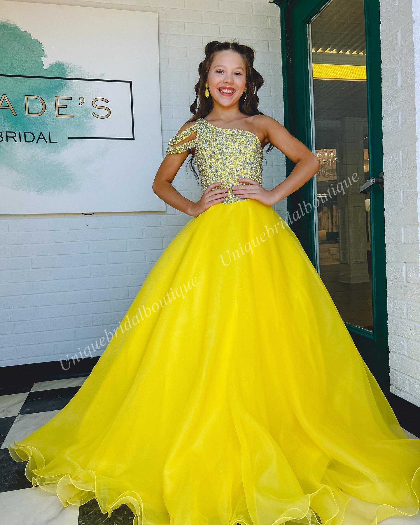 One-Shoulder Ballgown Girl Pageant Dress 2024 Crystals Ab Stones Little Kid Birthday Formal Party Gown Spädbarn Toddler Teens Tiny Young Junior Miss Red Aqua Yellow