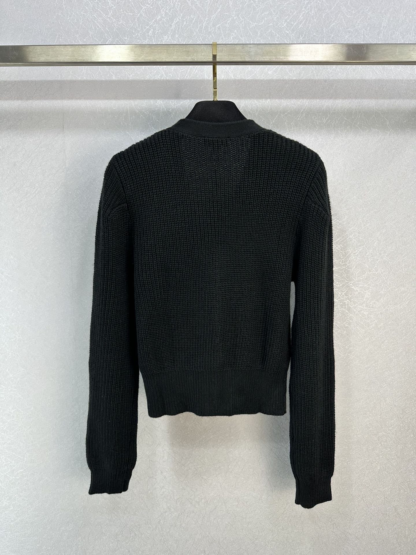 809 2023 Runway Summer Brand Mismo estilo suéter de manga larga con cuello en V ropa de moda negra de alta calidad para mujer D261