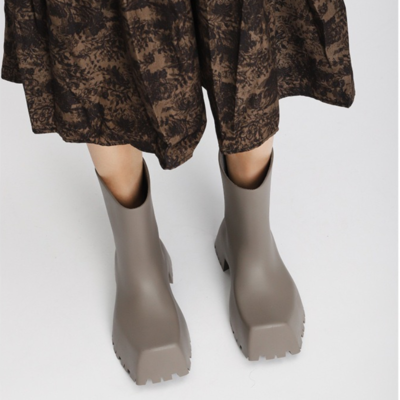 B Brand Square Square Toes Rainboots Autumn Chelsea Boots حذاء زوجان مضادان للانزلاق أحذية نسائية سميكة وحيدة