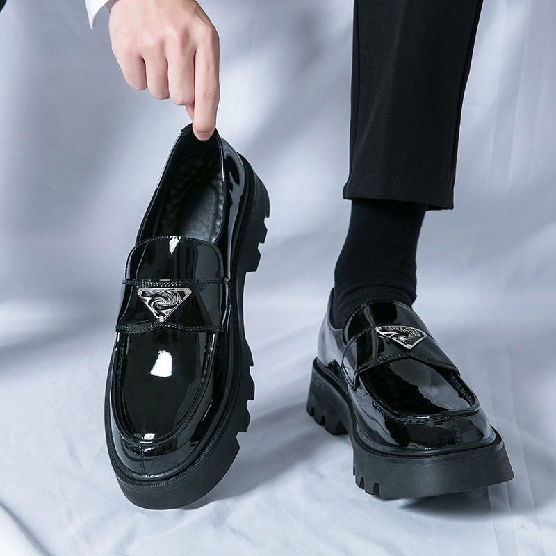 Erkekler klasik siyah resmi ayakkabılar moda trend metal toka dekorasyonu kalın taban anti -slip gençlik gündelik ayakkabılar