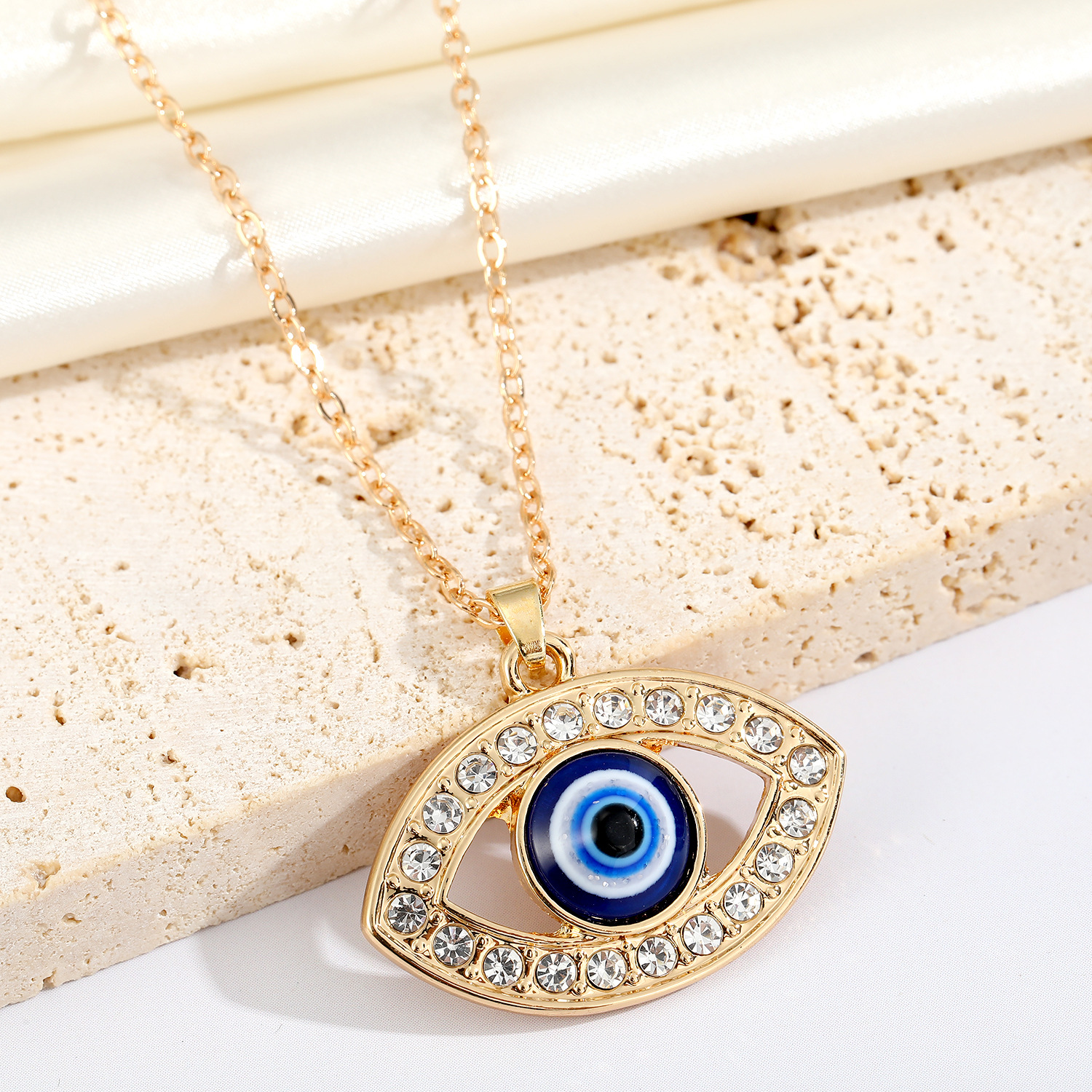 Shiny Hollow Evil Eye Pendant Necklaces For Women JewelryTurkish Blue Eye Sweater Clavicle Chain Necklace