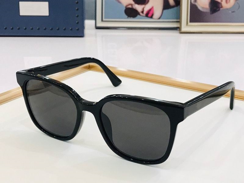 2023 occhiali da sole unisex alla moda di alta qualità nero con macchie gialle occhiali quadrati trasparenti fullframe a tavola centrale disponibili con scatola