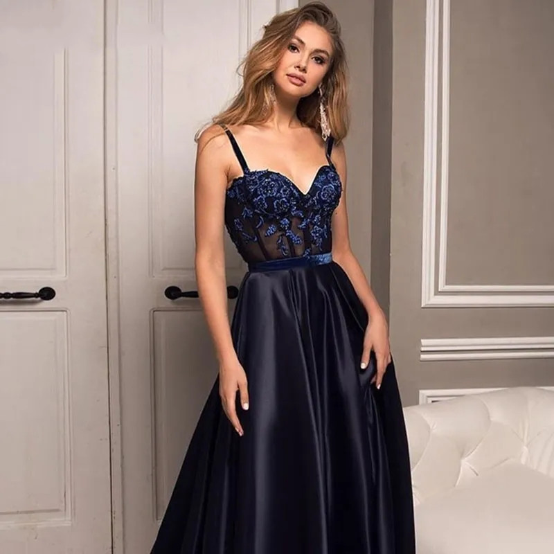 Marineblaue herzförmige Abendkleider für Partys, elegante Träger, Sweep-Zug-Cocktailkleid 2024, unregelmäßige High-Lo-Kleider für den Abschlussball