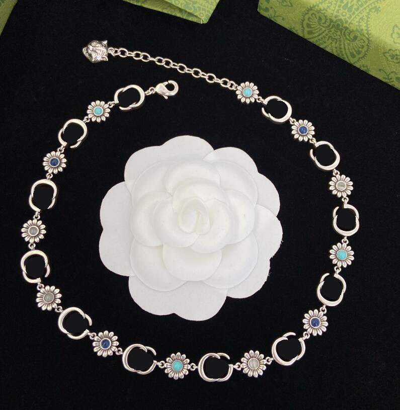 Classique Argent Fleur Chaîne Sautoirs Collier De Luxe Designer Double Lettre Bracelet Ont Timbre En Laiton Matériel Pour Les Femmes De Mariage Pa273Q