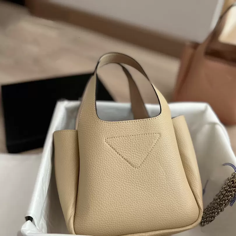 Designer Luxurys Women Borse Bag di colore Solido lettera triangolare donna Temperamento versatile borse a spalle da donna portafogli