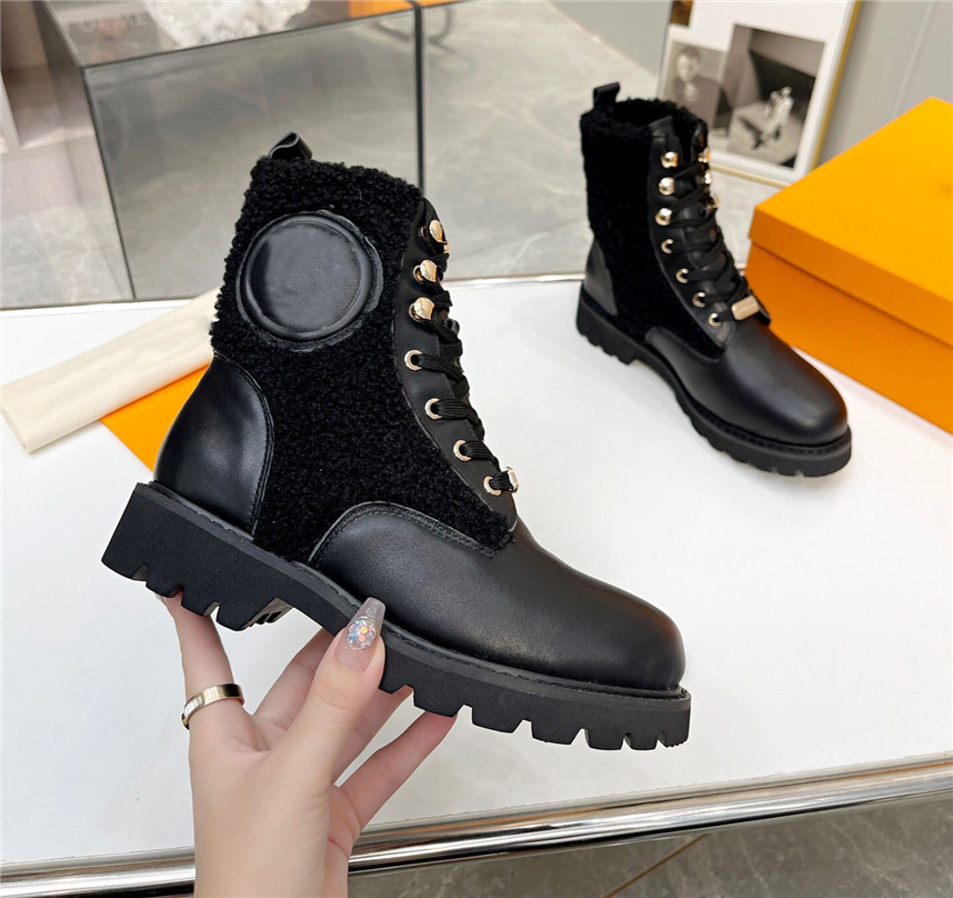2023 Designer Paris Paris Icontion Territory Flat Ranger Boots Kalf leer en wollen platform Veter Up Casual Style Block Heels Tread Rubber Outsole Sneakers met doos
