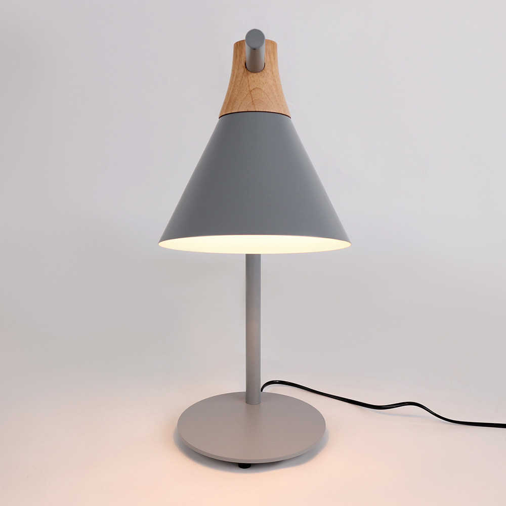 Nordique Simple Lampes De Table En Bois Moderne Fer Art Lampe De Bureau LED 4 Couleurs pour La Maison Étude Chambre Chevet Salon Librairie Hôtel 1229