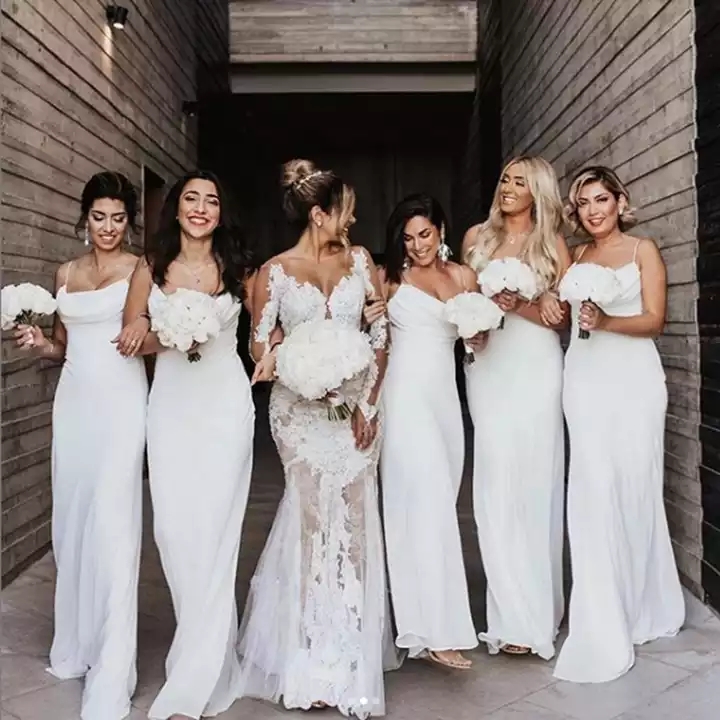 Modest White Boho Beach BridesAmaid Dresses Sexiga spaghettigremmar L￥ngt svep Train Simple Maid of Honor Gowns Young Girl Formal Wedding Guest Party Dress AL5834