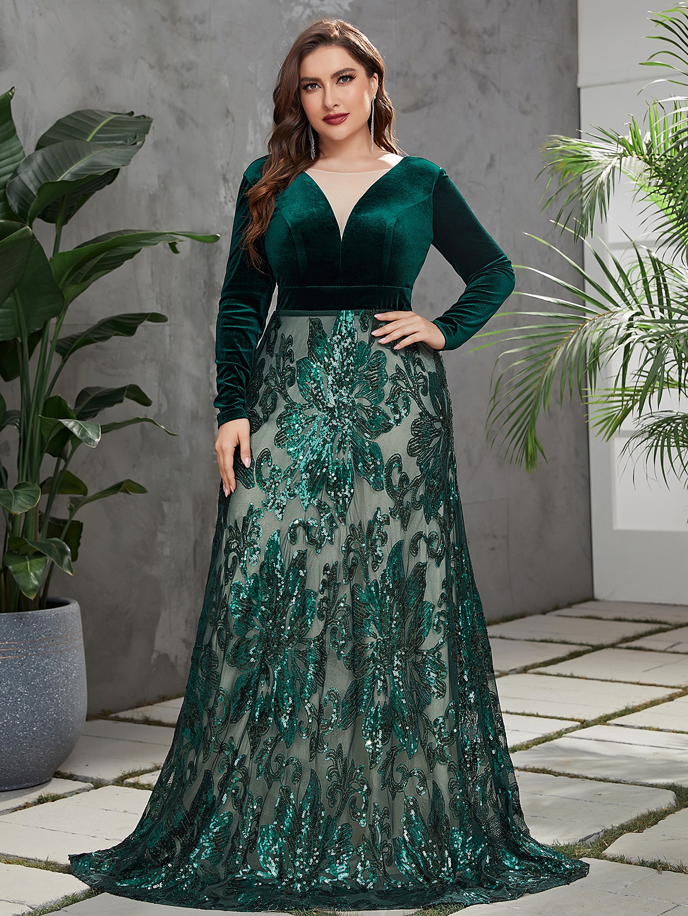 Designer Lace Plus Size Evening Dresses Sheer V Neck Long Sleeves Prom Gowns A Line Floor Length Velvet Special Occasion Dress