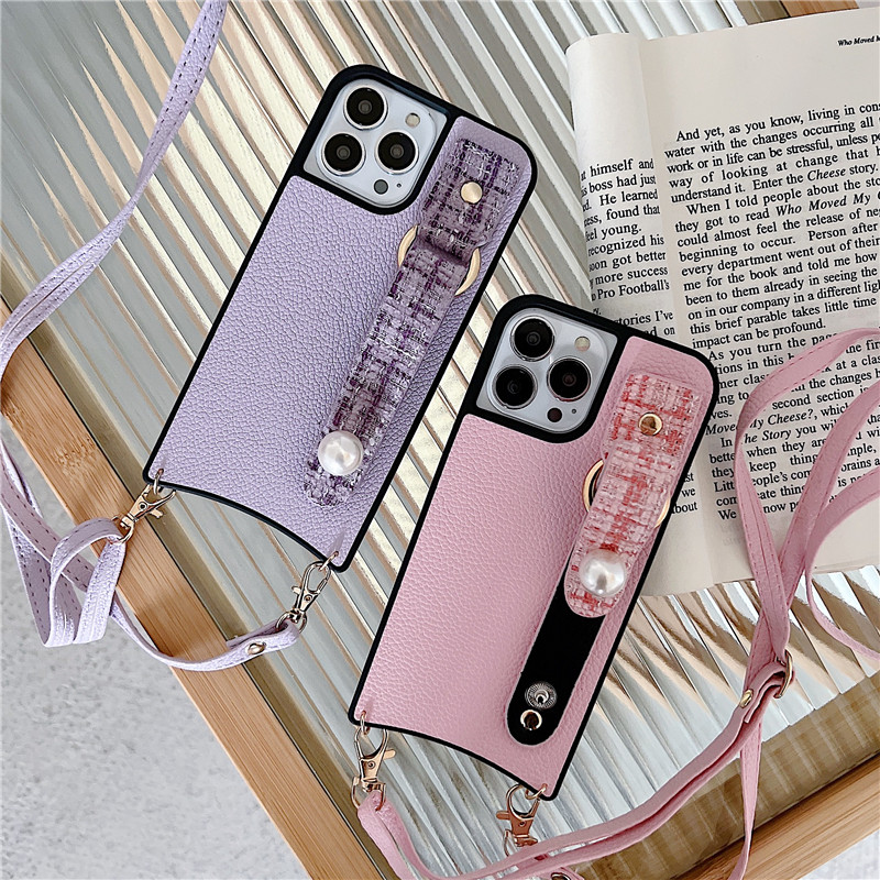 Crossbody Wristband Lychee Pattern Phone Cases pour iPhone 14 13 12 11 Pro Max Pearl Bracelet Solid Color Vogue Mermaid Protective Shell Antichoc