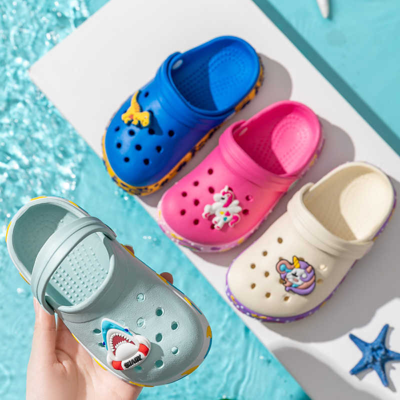 Tofflor barn tofflor pojkar flickor sommar tecknad sandaler barns träskor icke-halkmulor baby eva tofflor strand flip flops söta glider t230302