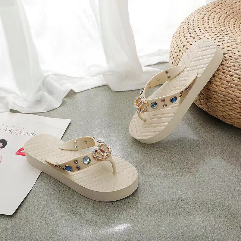 Moda damskie płaskie kapcie Summer Luxury Designer Casual Bluckle Flip-Flops Hotel komfort miękki sandały ultra lekkie buty plażowe marka butów sportowych