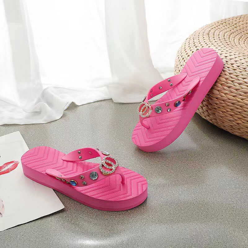 Fashion Women's Flat Slippers Лето роскошные дизайнерские дизайнерские повседневные шлепанцы отель Comfort Soft Sandal