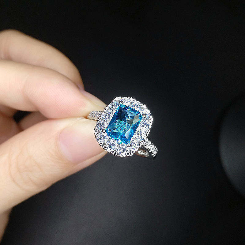 Kadınlar Kare Kırmızı Zirkon Ring Lady Moda Düğün Mücevher Kızlar Renkli Kristal Geometrik Tatlı Gül Altın Kaplama Elmas Yüzük Öğrenci Partisi Hediyesi Ayarlanabilir