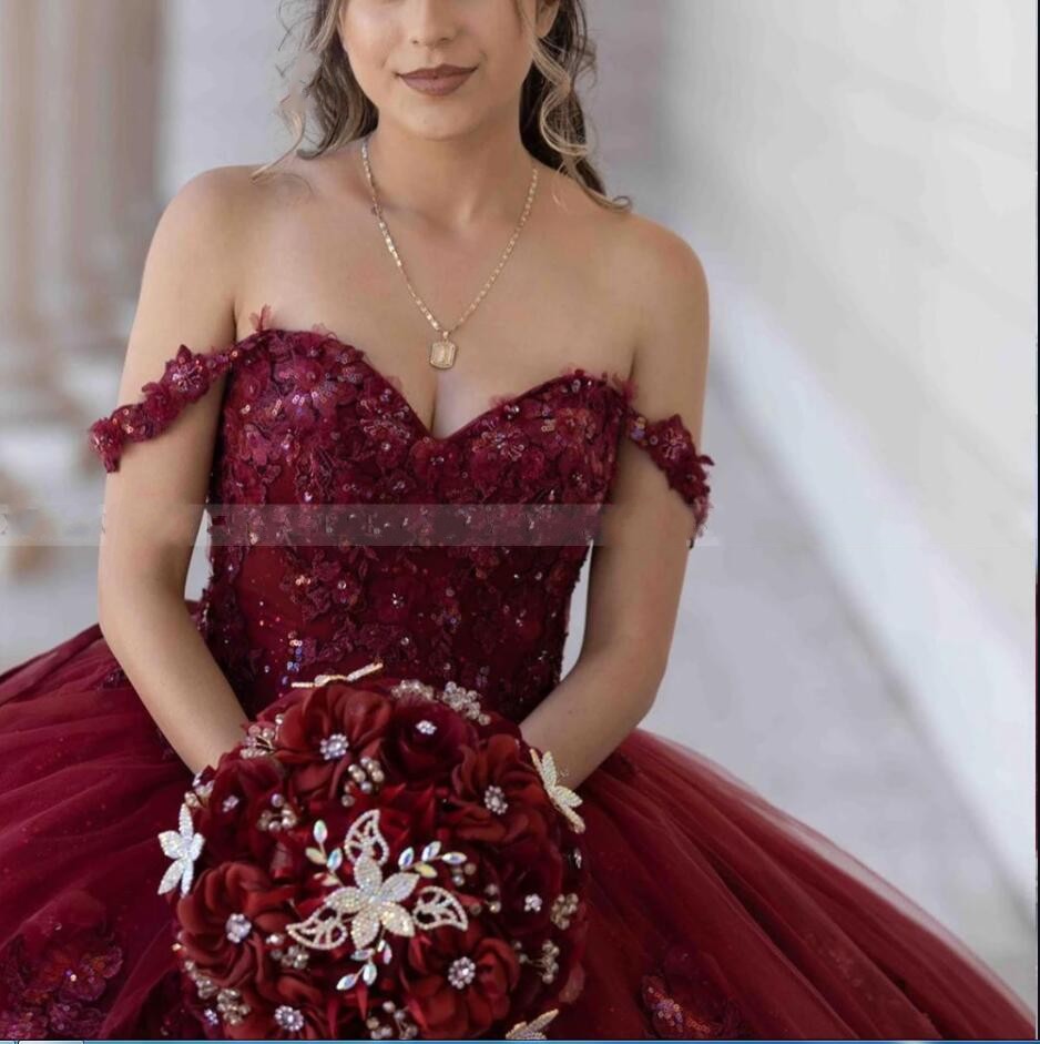 2023 Burgundy Tulle Prom Quinceanera Dresses Off The Shoulder Floral Flowers Lace Applique Beads Princess Layers Sweet 16 Dress Gr3603480