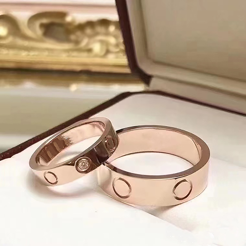 Anillos Mujer Diseñador Amantes Anillo Joyería de lujo Ancho 4 5 6 mm Aleación de titanio Chapado en oro Diamante Artesanía Accesorios de moda Nunca F278N