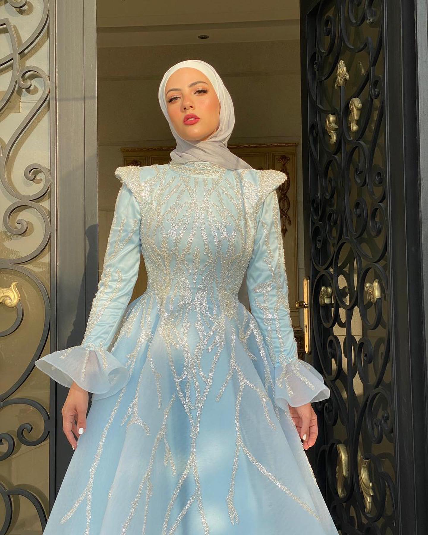Light Sky Blue Lentejuelas Vestidos de baile Apliques Vestidos de noche musulmanes con mangas largas Escote alto Hasta el tobillo Organza Ocasión especial Ropa formal