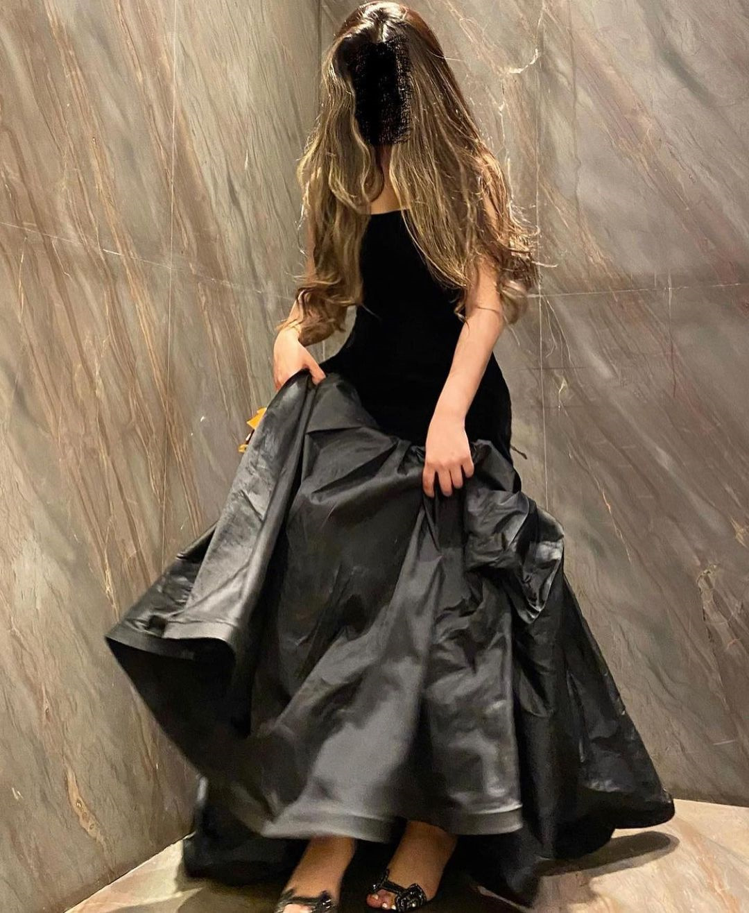 Black Dubai Velvet Mermaid Evening Dresses Sleeveless Pleat Ruched Saudi Arabic Women Formal Party Prom Gowns 2023