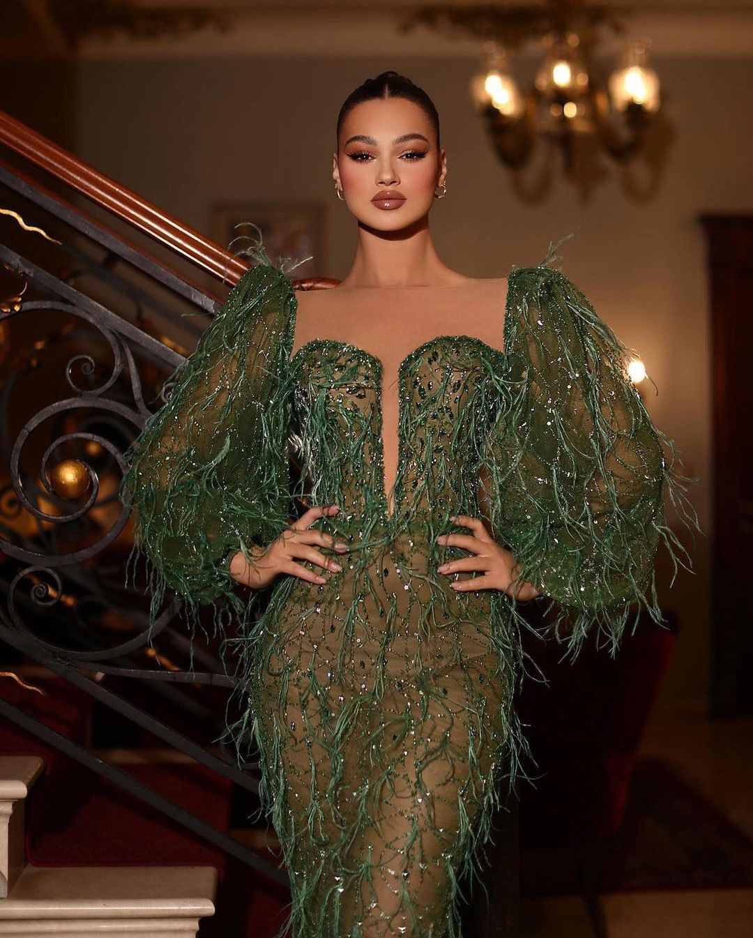 Green Mermaid Prom Dresses Long Sleeves V Neck Appliques Sparkly Sequins 3D Lace Hollow Beaded Floor Length Feather Formal Evening Dresses Plus Size Custom Made