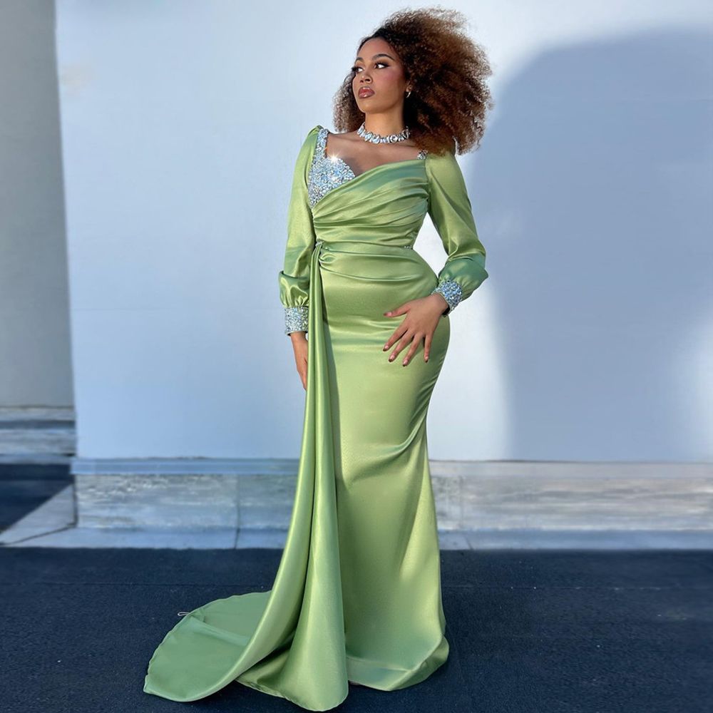 2023 Elegant Crystal Mermaid Prom Dresses Sweetheart Long Sleeves Green Champagne Formella festklänningar Ruched Satin Evening Dress for Arabic Dubai