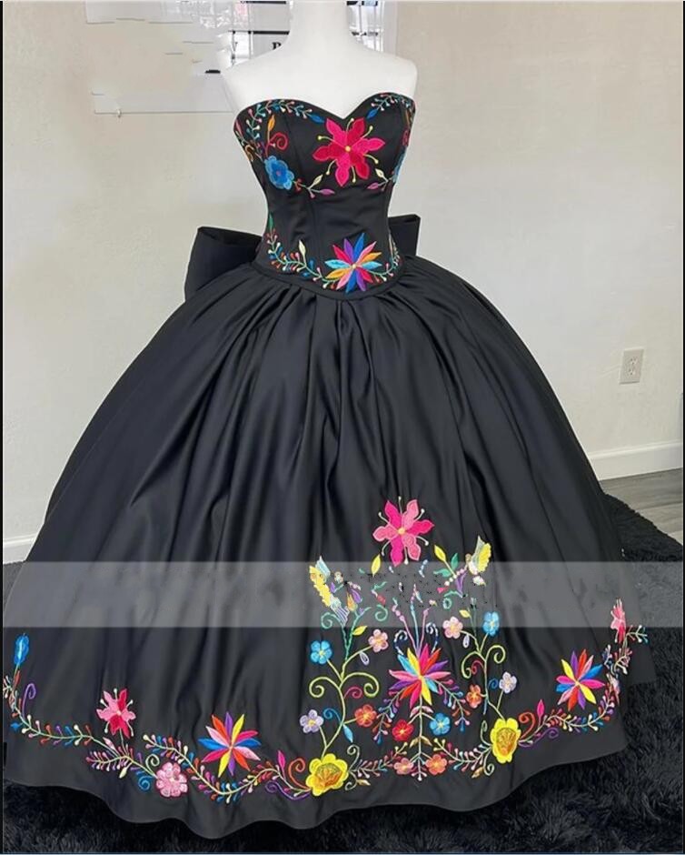 2023 Bescheiden Mexicaanse Geborduurde Avondjurken Formele Speciale Gelegenheden Sweetheart Satijn Corset Back Bow Quinceanera Dress Sweet 1237S