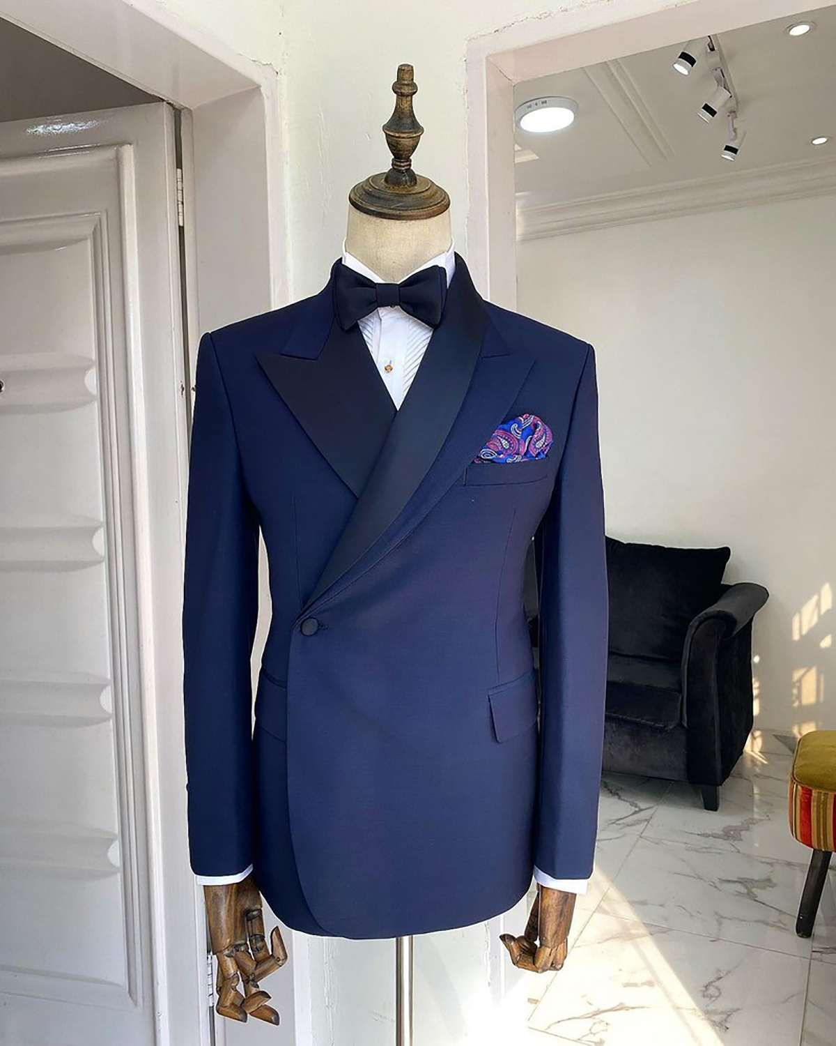 Two Pieces Wedding Tuxedos Men Suits Modern Formal One Button Customized Fit Peaked Lapel Pockets Bridegroom Three Packets Coat and Pants