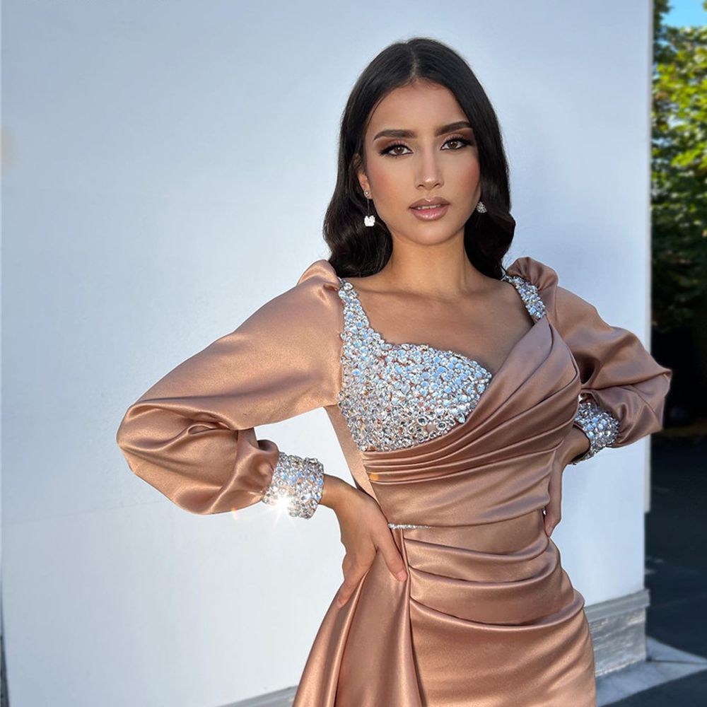 2023 Elegant Crystal Mermaid Prom Dresses Sweetheart Long Sleeves Green Champagne Formella festklänningar Ruched Satin Evening Dress for Arabic Dubai