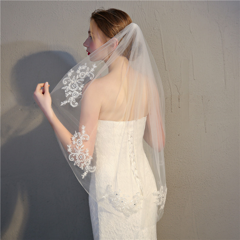 Blanc Ivoire Tulle Mariée Voiles De Mariage Avec Une Couche Chic Dentelle Bordée Perlée Femmes Accessoires De Cheveux Pour Le Bal Des Événements Formels Chapeaux Accessoires CL1676