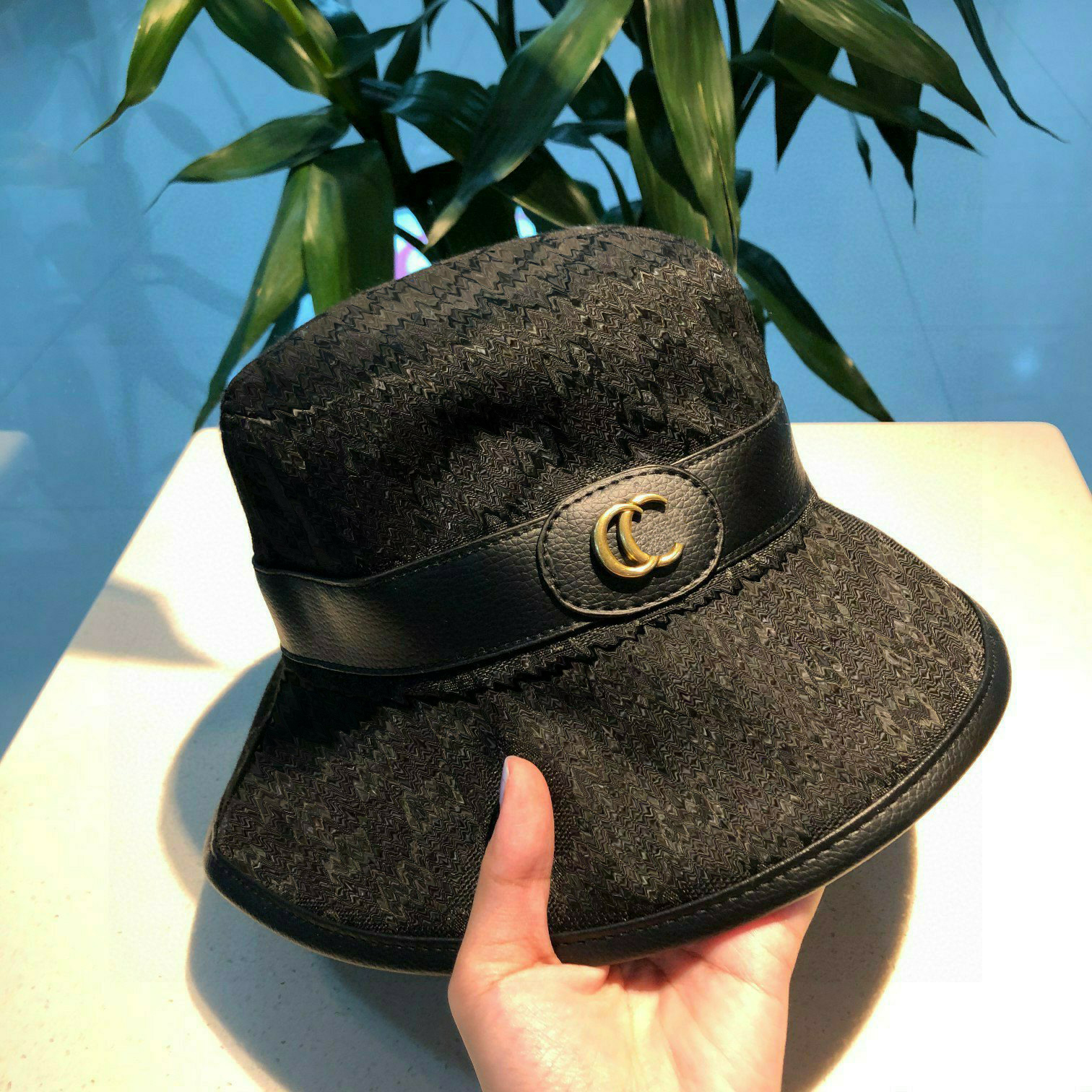 Lüks Tasarımcı Kova Şapka Harf İki Ton Metal Dana Baskılı Dikiş Kova Şapka Erkek ve Kadın Taşınabilir Güneş Şapkası Saf İyilik