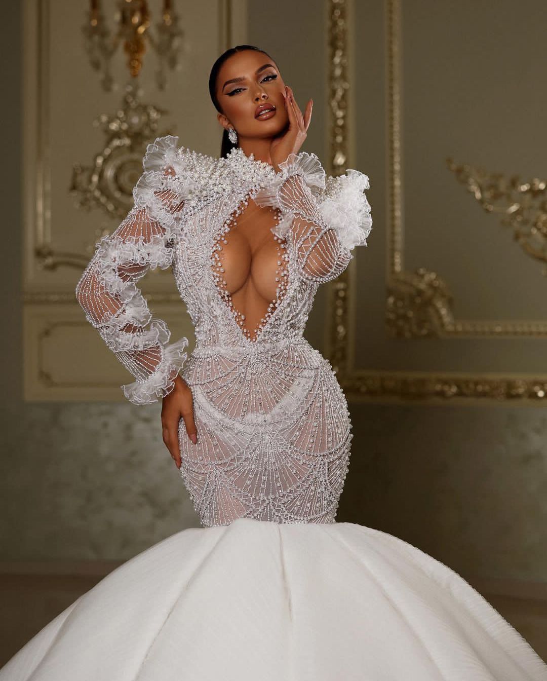 Luxury Mermaid Wedding Dresses Long Sleeves V Neck Halter 3D Lace Appliques Sequins Beaded Sexy Folds Trumpet Train Floor Length Plus Size Bridal Gowns abiti da sposa