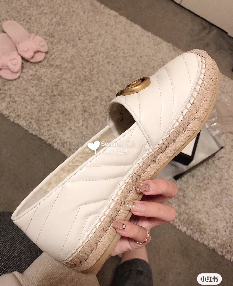 2023 Sapatos Espadrilles de grife delicados Mulher Acolchoada Pescador Sapatos de marca de luxo Costuras Sapatilhas de Borracha Feminino Oxfords Couro Tênis Femme Mocassins