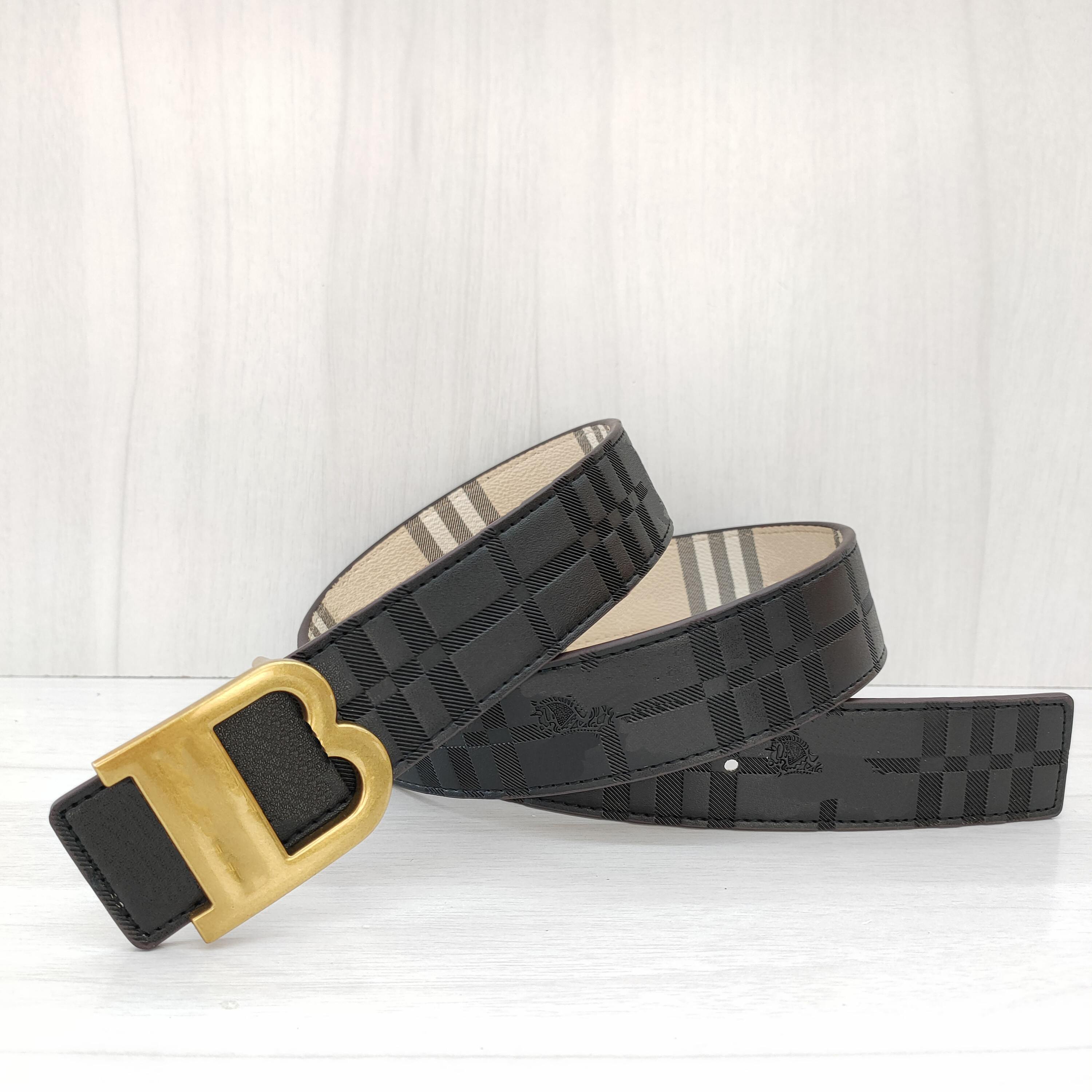 Luxurys Designers Belt Moda Men Belts Classic Pin Buckle Gold e Silver Black Buckle Cabe￧a listrada Largura casual de dupla face 3,8 cm 105-125cm Vers￡til Nice
