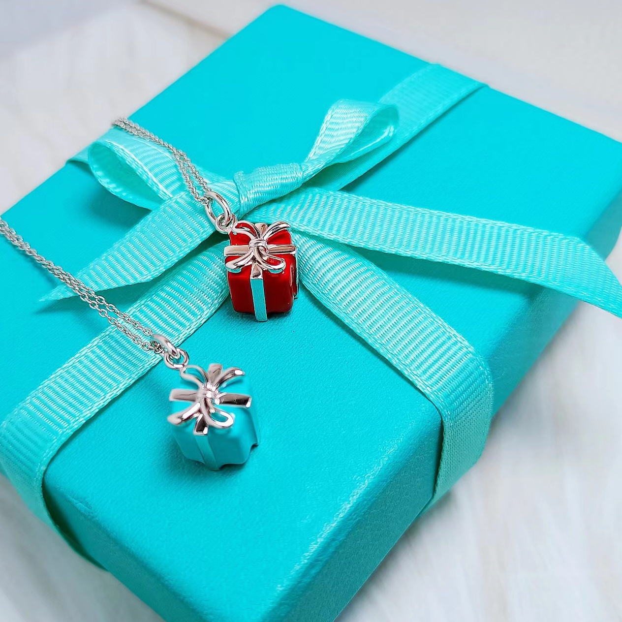 Luxury Gift box pendant necklace female stainless steel couple pendant designer neck jewelry Christmas gift Valentine's Day w304d