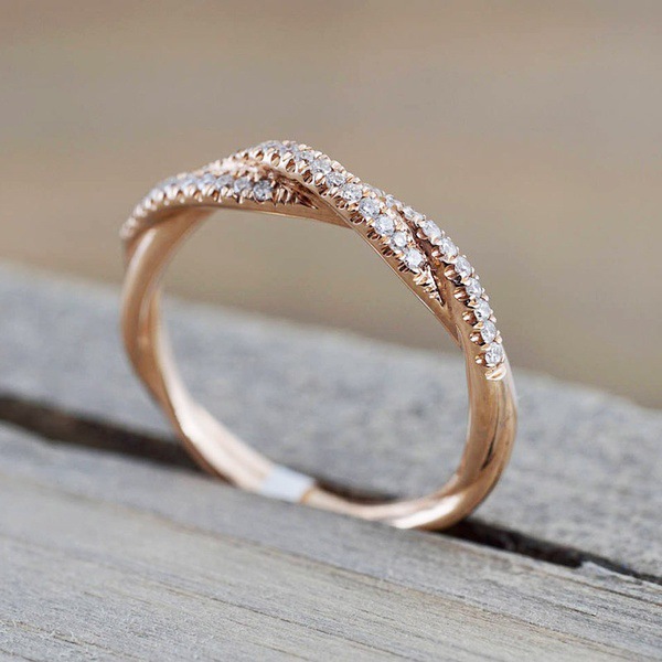 Mode Geometrische twist Cross Ring for Women Rose Gold Color Wedding Sieraden Luxe Crystal Zirkon Stone Ring Fashion Women Ring