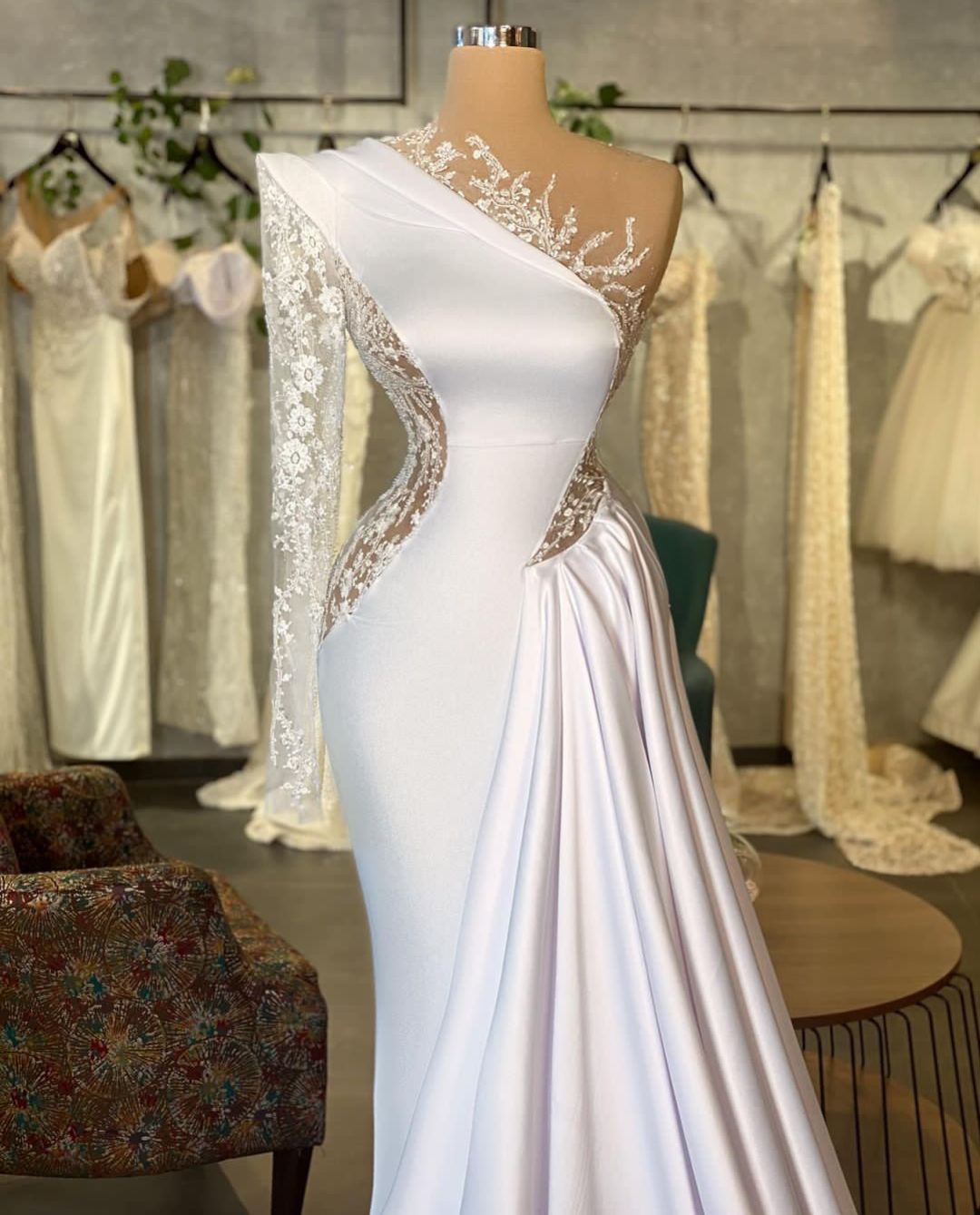 Eleganckie sukienki na bal matarnie jedno z długim rękawem aplikacje Bateau cekiny satynowe długość podłogi celebrytka formalne koronkowe sukienki wieczorowe 3D