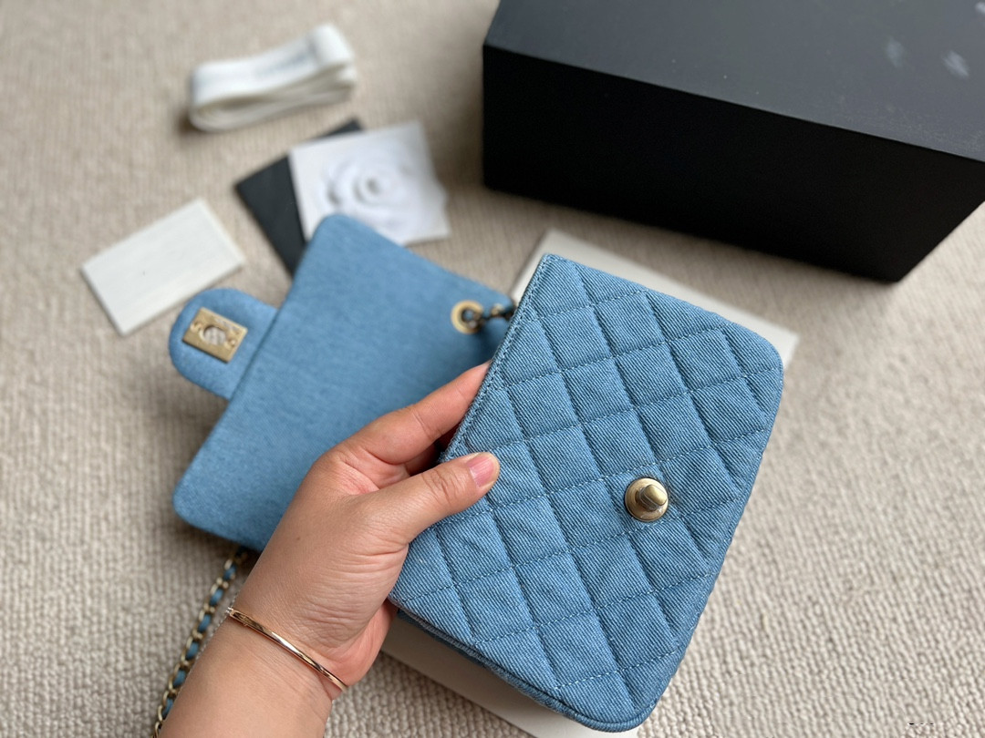 Crossbody Bag 2023 Spring Luxury Designer Women Bag Denim Classic Chain Bag Clamshell Design Luxury Handväska One Shoulder Bag Purse Blue