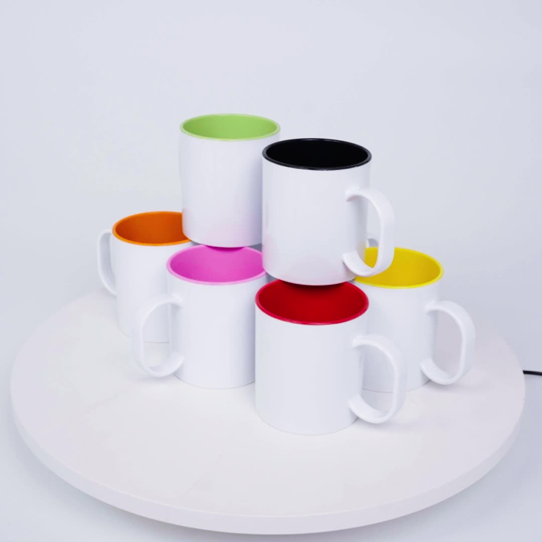 NOUVELLE tasse en plastique blanche de sublimation 11 oz tasse à café colorée intérieure avec poignée tasses d'impression de transfert de chaleur PBT sans danger pour la chaleur DIY LOGO de qualité alimentaire sans BPA