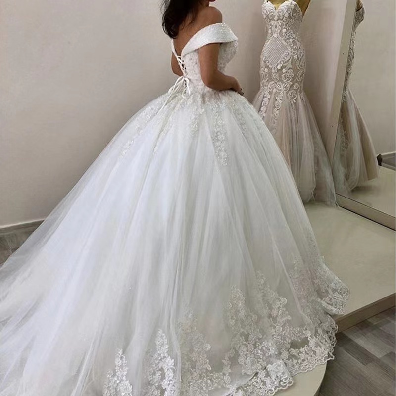 2023 Luxury Ball Gown Wedding Gowns Off Shoulder Illusion Arabia Lace Appliques Crystal Beads Plus Size Tulle Bridal Party Dresses Robe De Marriage Corset Back