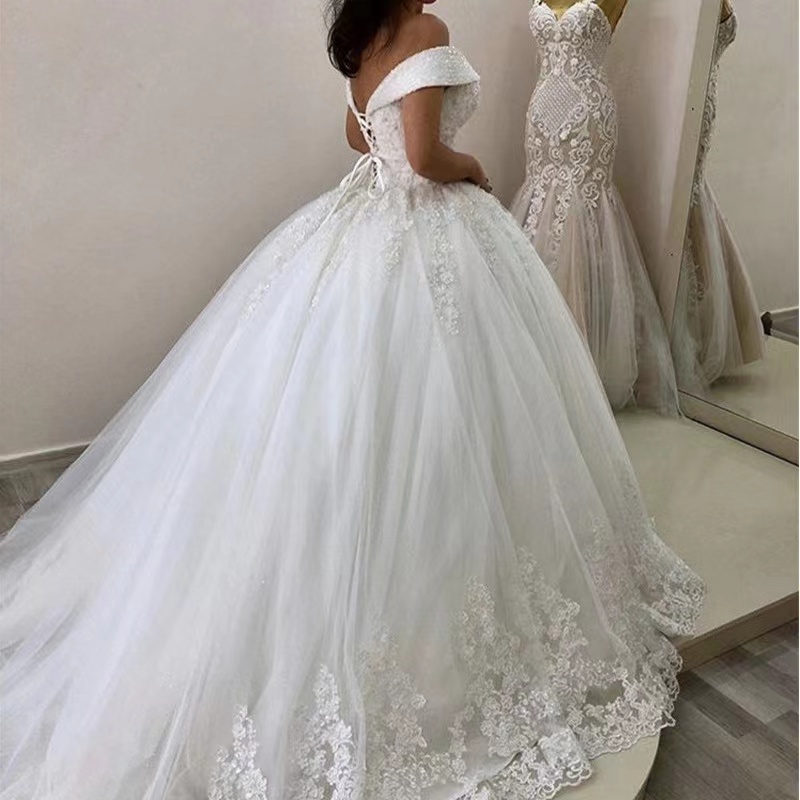 2023 Luxury Vintage Ball Gown Abiti da sposa con spalle scoperte Arabia Appliques in pizzo Perline di cristallo Plus Size Tulle Abiti da festa da sposa Robe De Marriage Corset Back