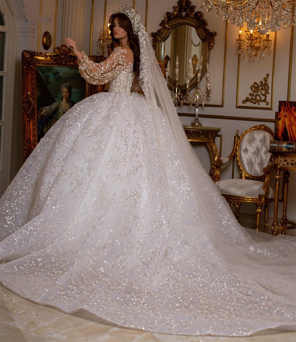 2023 Bollklänning Bröllopsklänningar Luxury Silver Crystal Beading Jewel Neck Illusion Long Sleeves Dubai Arabic Spets Sequined Flowers Bride Brud Gowns Vestido de Noiva