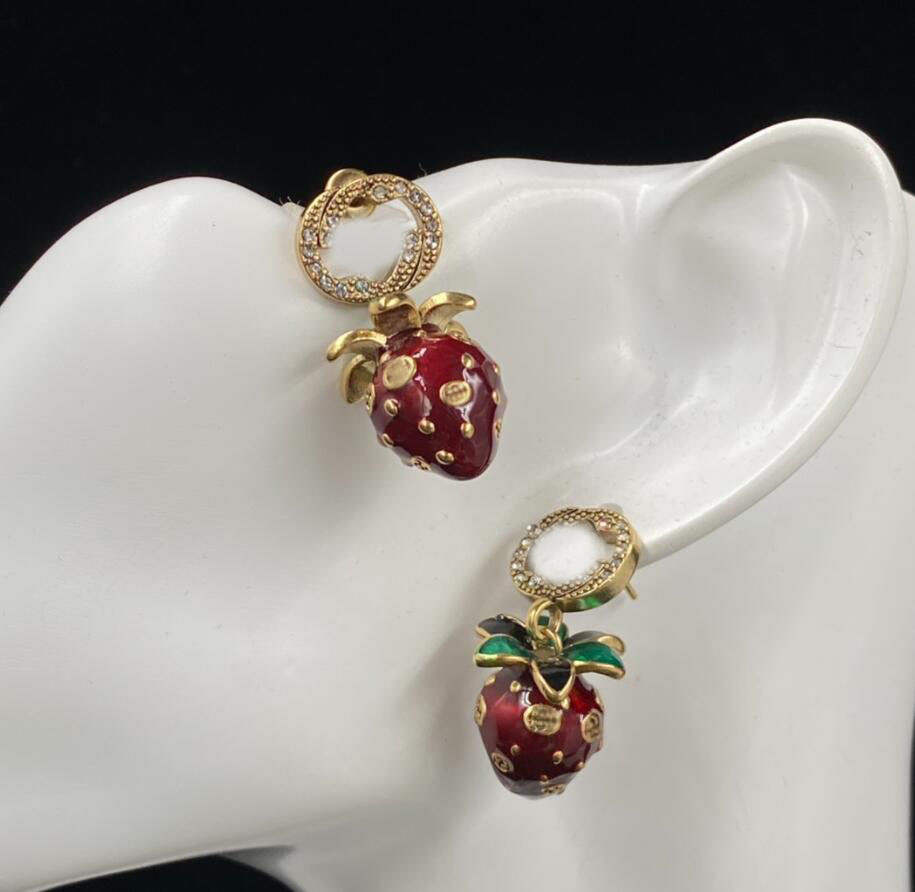 Vintage Brand Enamel Strawberry Dangle Charm Earring Teardrop aretes Luxury Designer Letter Drop Eardrops for Women Female Party Wedding Jewelry Gift With Box