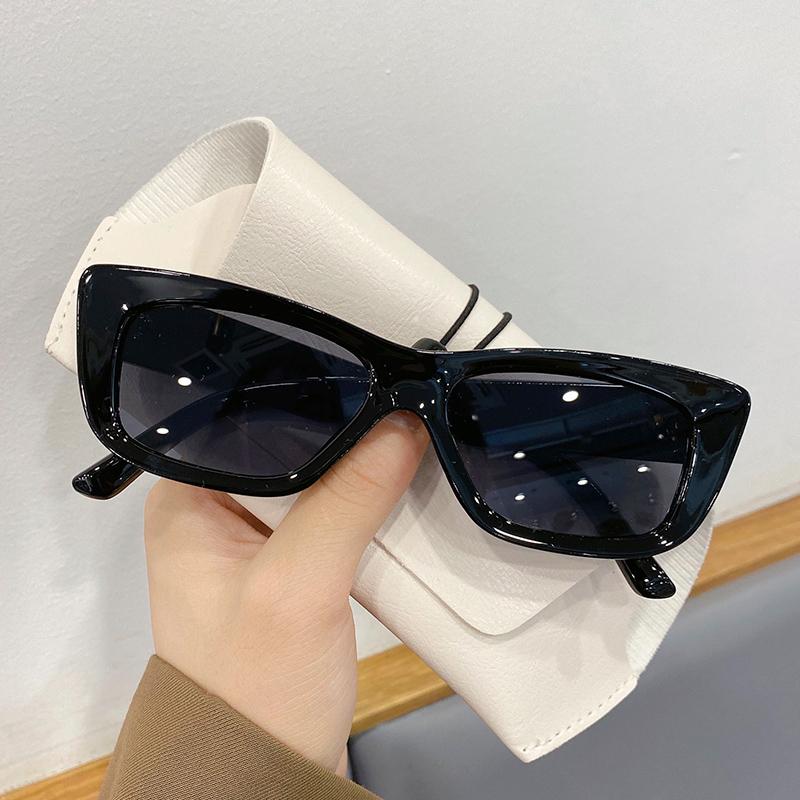 Occhiali da sole LUMIAS 2023 Moda Cat Eye Shades le donne Stile coreano Estate Vintage Trendy Outdoor Beach Protece Occhiali da vistaSunglas301W