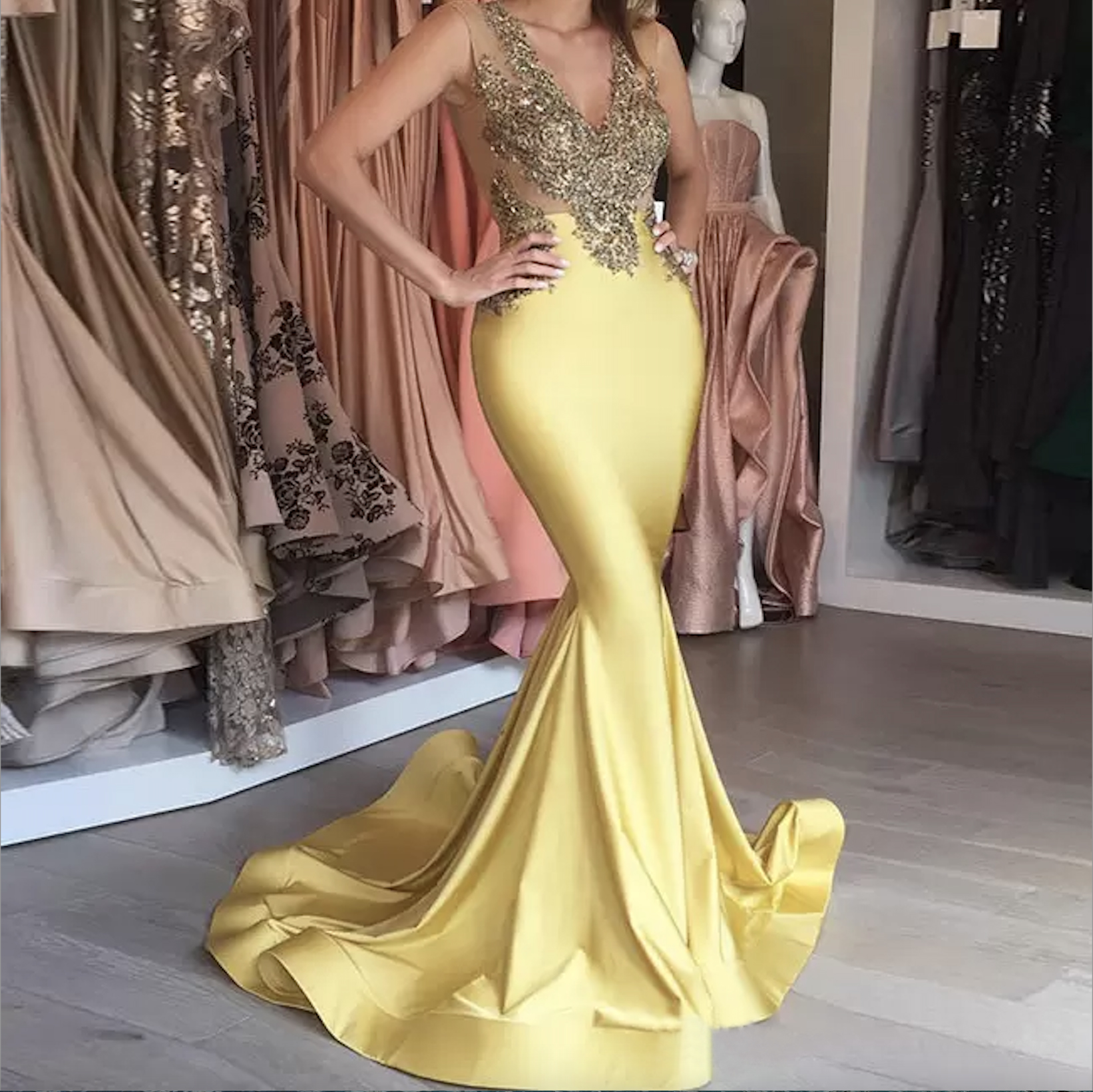 Fashion Lemon Yellow Evening Dresses Deep V-neck Golden Sequins Sleeveless Sexy Prom Dress Stunning Sweep Trian Mermaid Party Dresses