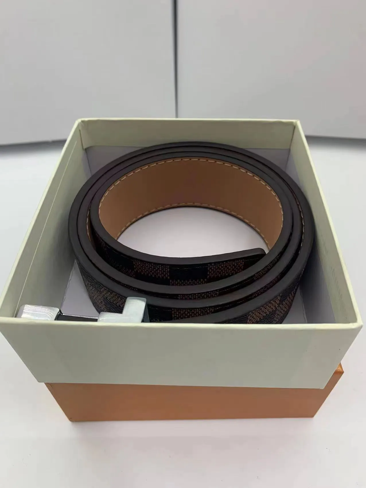 Rd Multi -Hardware -Qualitätsgürtel für Männer und Frauen im Einzelhandel im Einzelhandel ganze Lvbelts Begrüßung Kunden keine Box Fyjrf242w