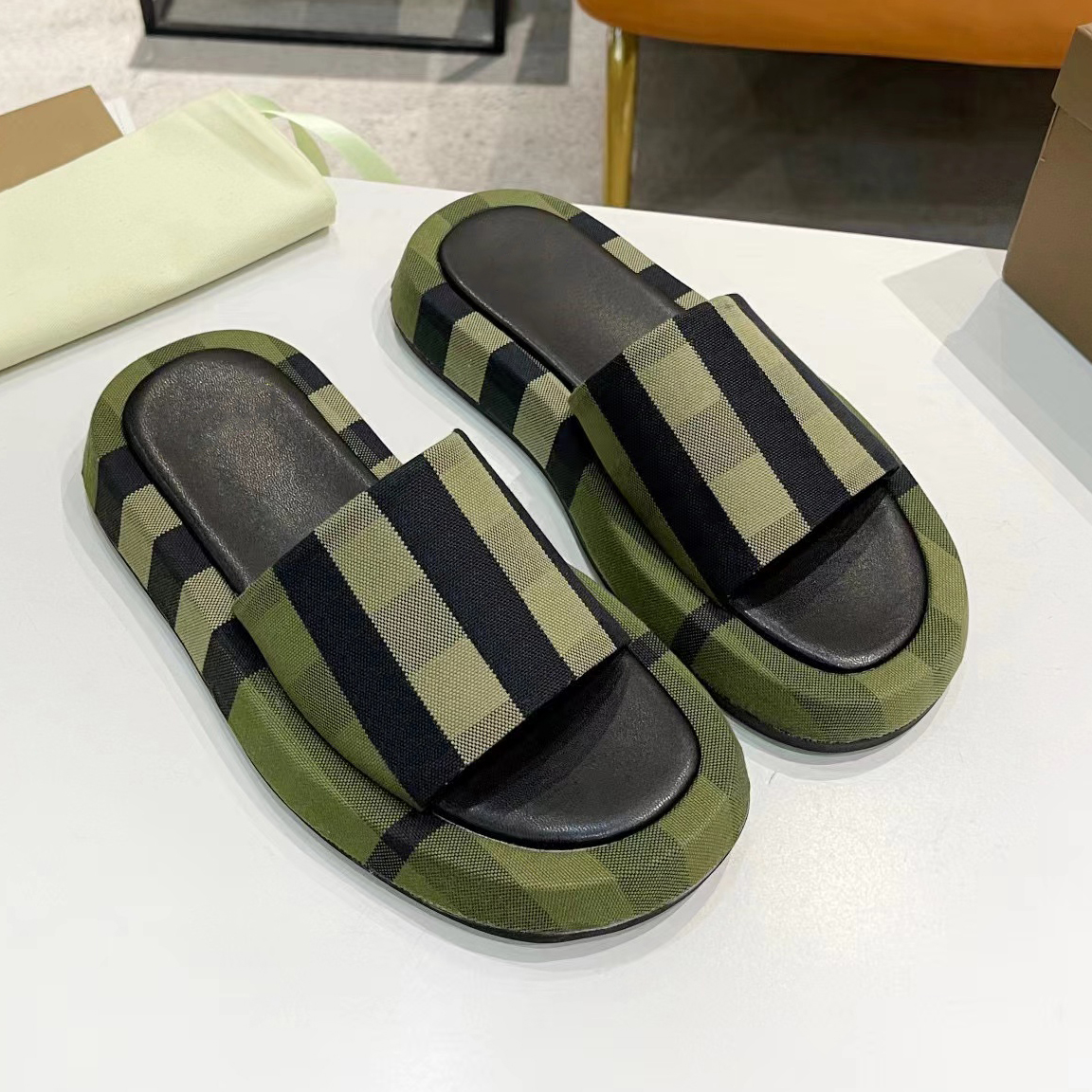 2023 Slides Mens Womens Slipers Summer Slides London England Sandals Beach Slide Ladies Flip Flops Loafers Home Plaid Pattern Slipper Chaussures 35-45