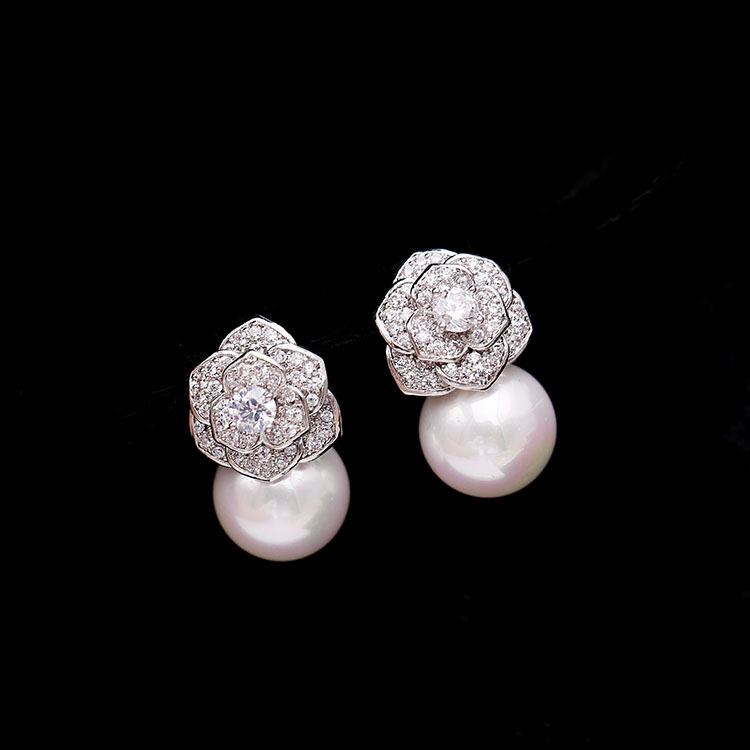 Elegant Freshwater Pearl Camellia Flower Stud Earrings for Women Luxury Diamond Zircon Stud Ball Pearl Earring Fashion Wedding Jewelry Nice Gift