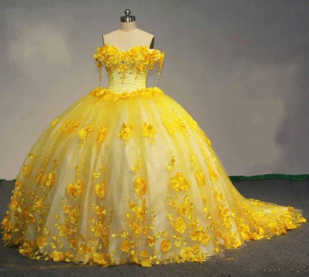 Fashion Yellow Floral Pearls Lace Quinceanera kl￤nningar Inget t￥g fr￥n axeln 3D Flowers Tulle Pageant Birthday Party Dress Sweet 15 16 Girls