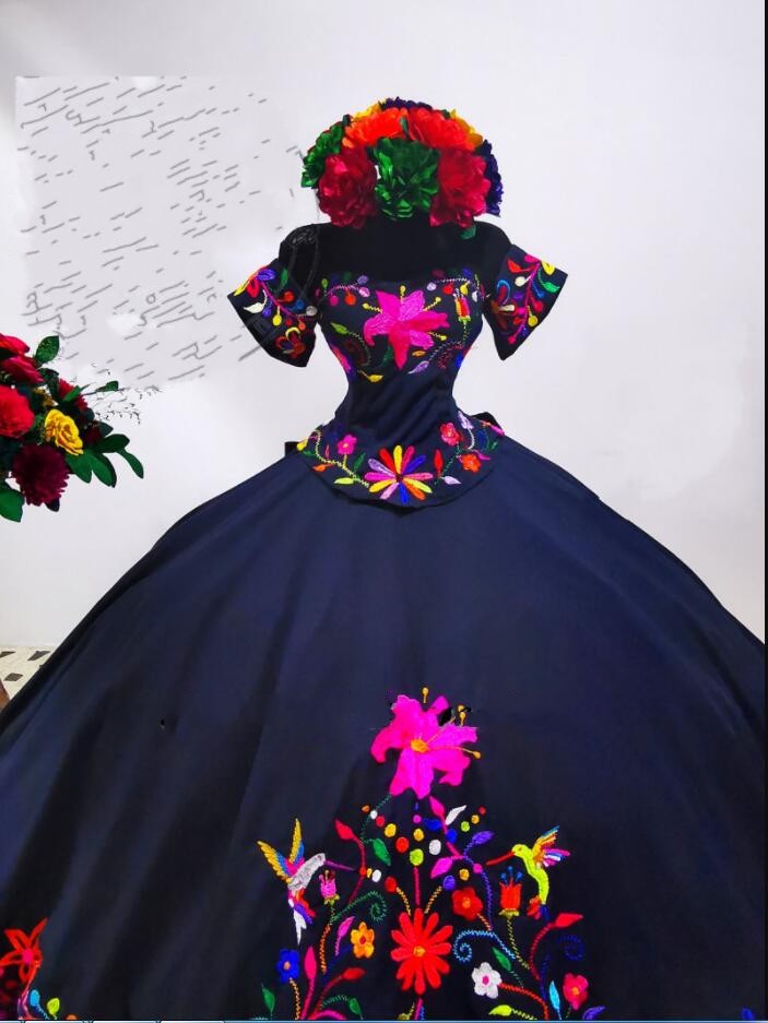 Vintage mexikanska blommor Broderade Quinceanera Klänningar Charro 2023 Satin Balklänningar Off The Shoulder Party Söt 16 Klänning Bal Mörk Marinblå