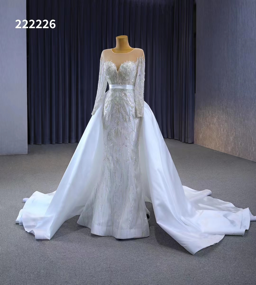 Abito da sposa con scollo a cuore con colletto e strascico a maniche lunghe, moda lusso SM222226