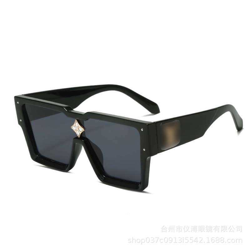 2024 Designer de luxo designer de luxo Sunglasses de luxo Novo Box Diamond One Piece para mulheres com protetor solar avançado e sombreamento de óculos de sol personalizados